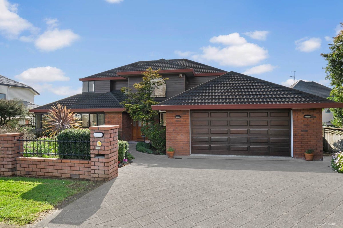 218 Whitford Road, Shamrock Park, Auckland - Carousel 1