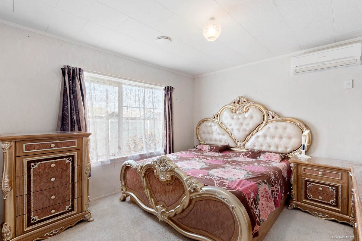 14 Randwick Place, Randwick Park, Auckland - Carousel 2