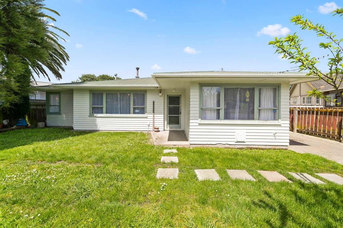 46 Parkway, Wainuiomata, Lower Hutt - Carousel 1
