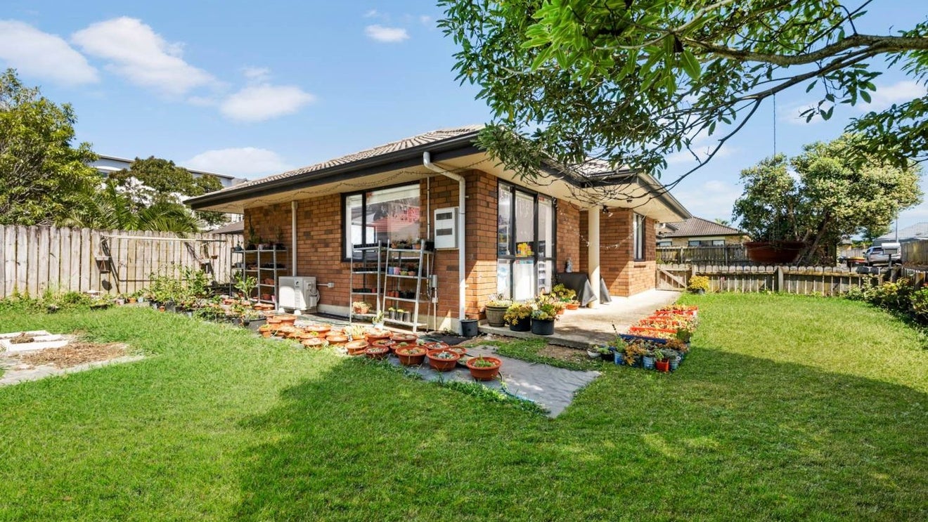 36 Eroni Clarke Close, Flat Bush, Auckland - Carousel 1