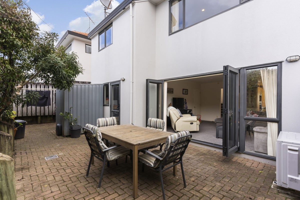 3/102 Greenhithe Road, Greenhithe, Auckland - Carousel 2