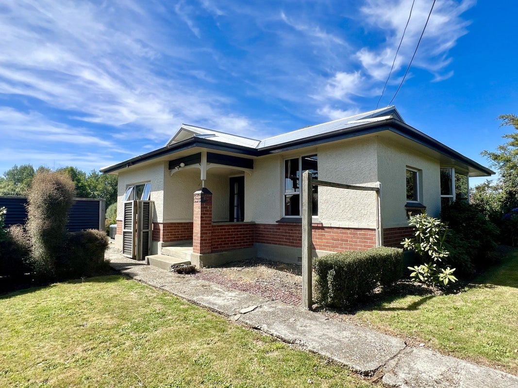 9 Rimu Road, Kennington - Carousel 1