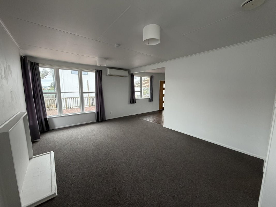 32 Beauzami Crescent, Ascot Park, Porirua - Carousel 2