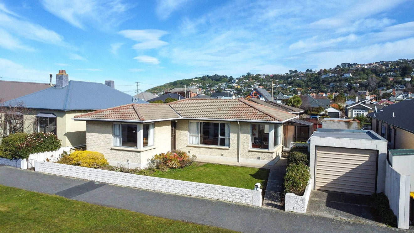 8 Nile Street, Saint Clair, Dunedin - Carousel 1