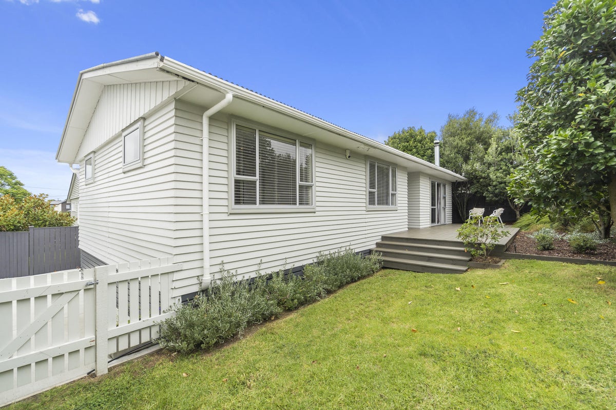 3 Harding Avenue, Te Atatu South, Auckland - Carousel 15
