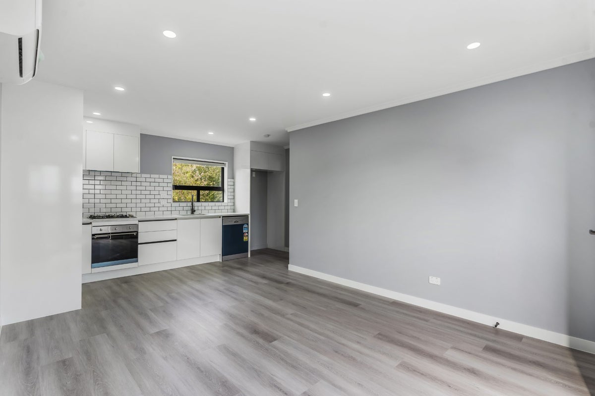 34D Ennismore Road, Mount Albert, Auckland - Carousel 1