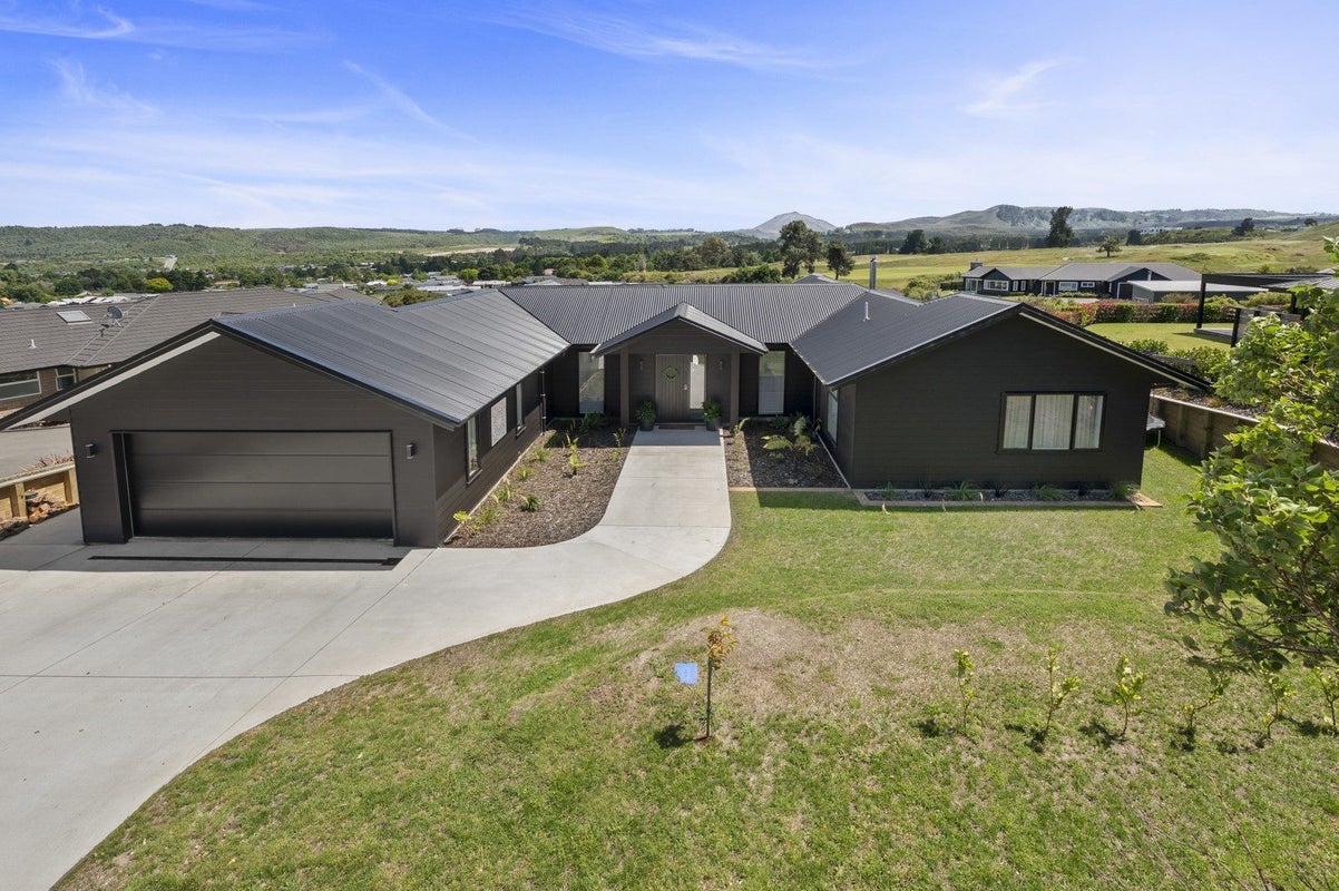 13 Kittyhawk Drive, Kinloch, Taupo - Carousel 1