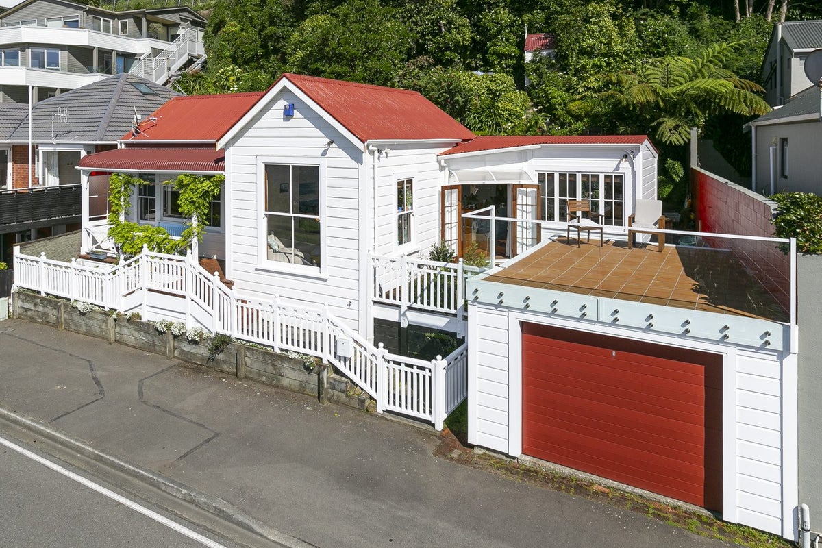 285 Karaka Bay Road, Karaka Bays, Wellington - Carousel 2