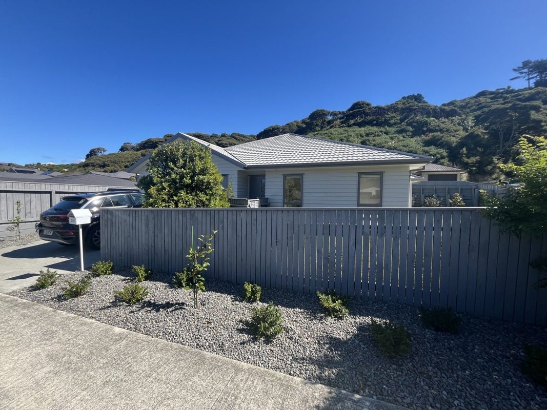 25 Moonsail Drive, Whitby, Porirua - Carousel 2