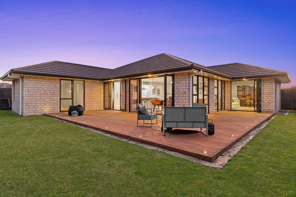 12 Lewknor Drive, Papamoa Beach, Papamoa - Carousel 1