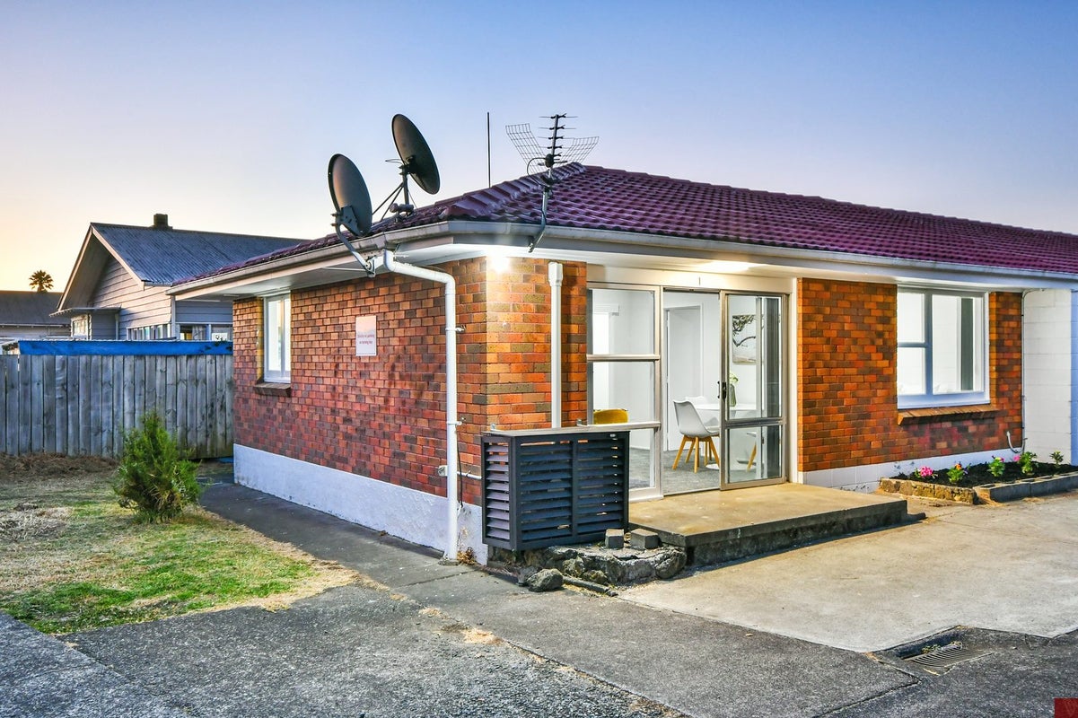 1/12 Reagan Road, Papatoetoe, Auckland - Carousel 1