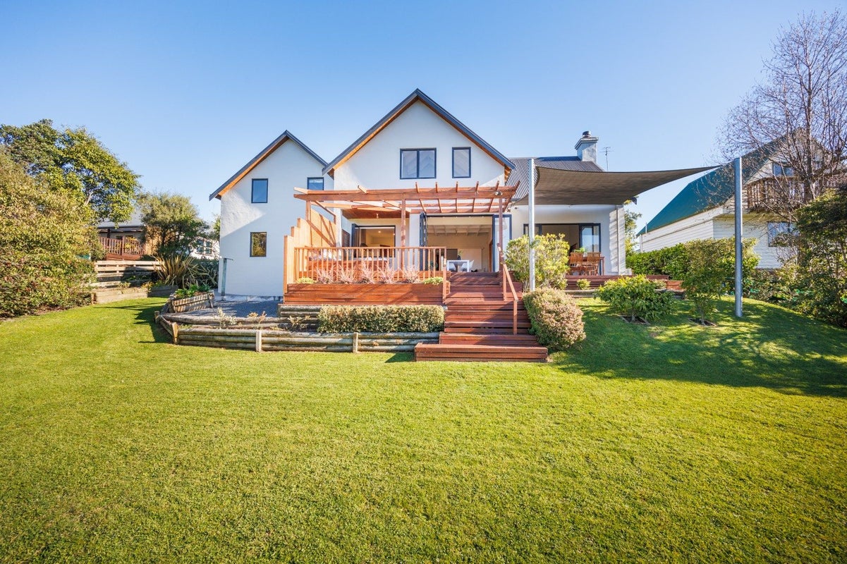 20 Cashmere Drive, Fitzherbert, Palmerston North - Carousel 1