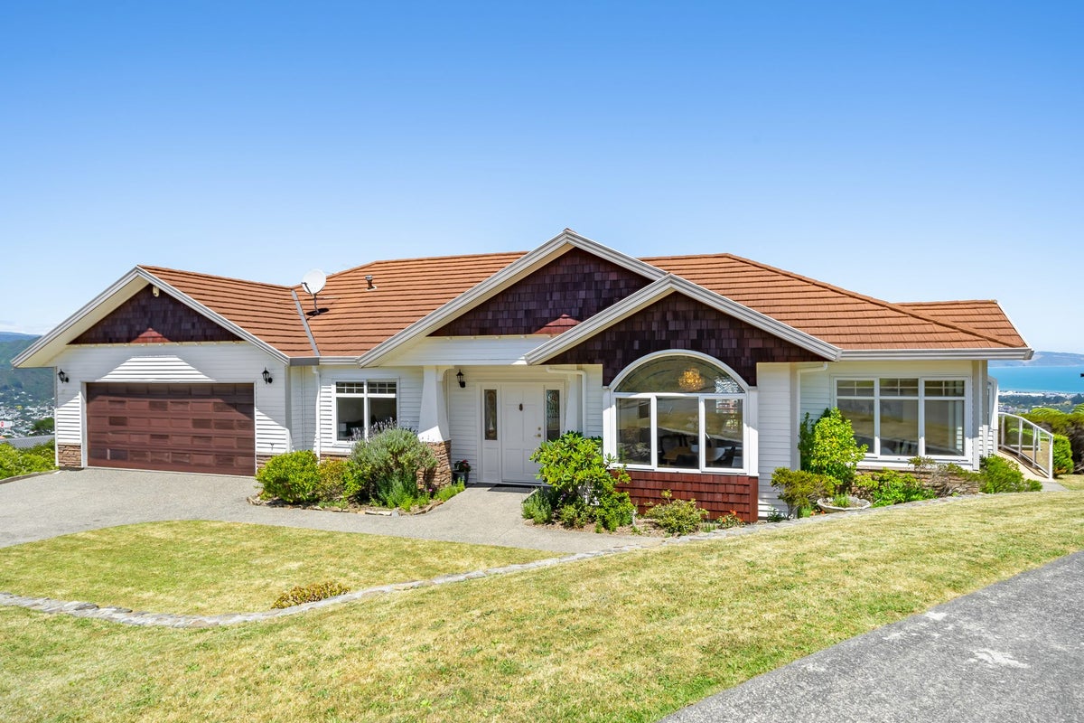 23 Arahiwi Grove, Tirohanga, Lower Hutt - Carousel 1