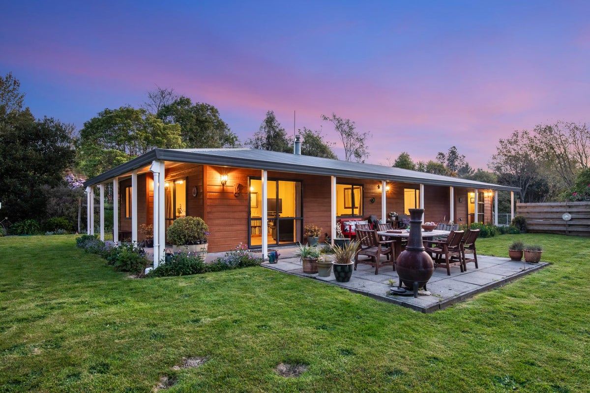 50B Katherine Mansfield Drive, Whitemans Valley, Upper Hutt - Carousel 1
