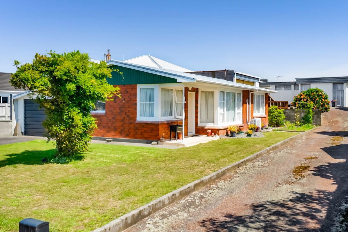 11 Victoria Street, Hawera - Carousel 2