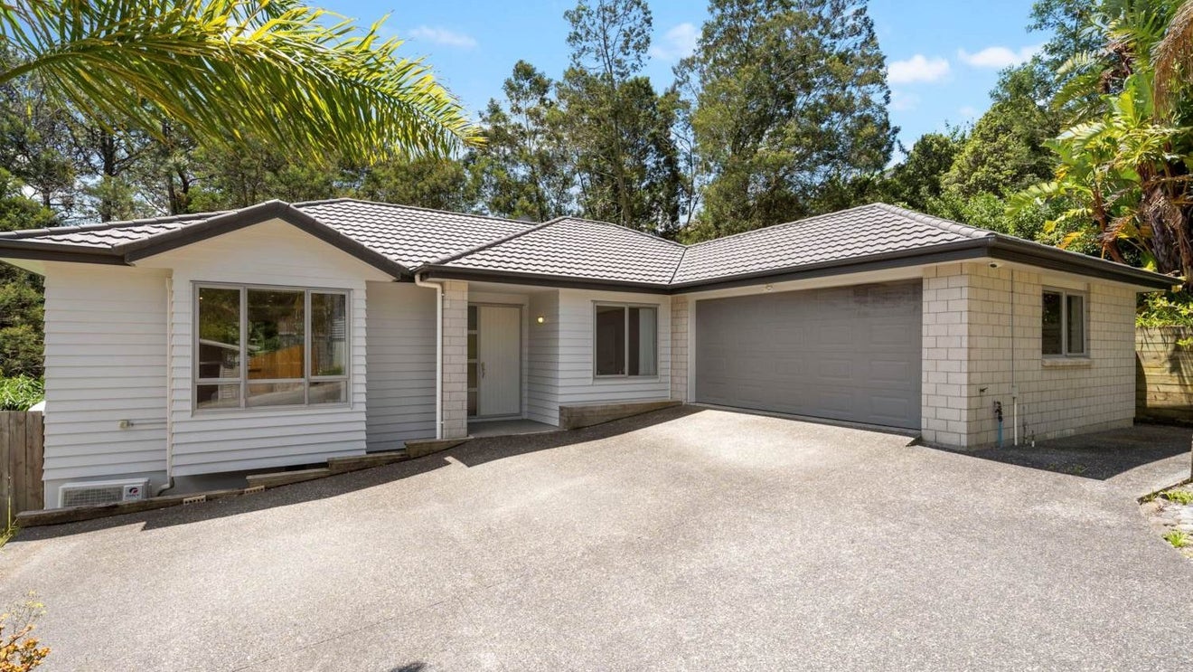 102 Tiriwa Drive, Massey, Auckland - Carousel 1