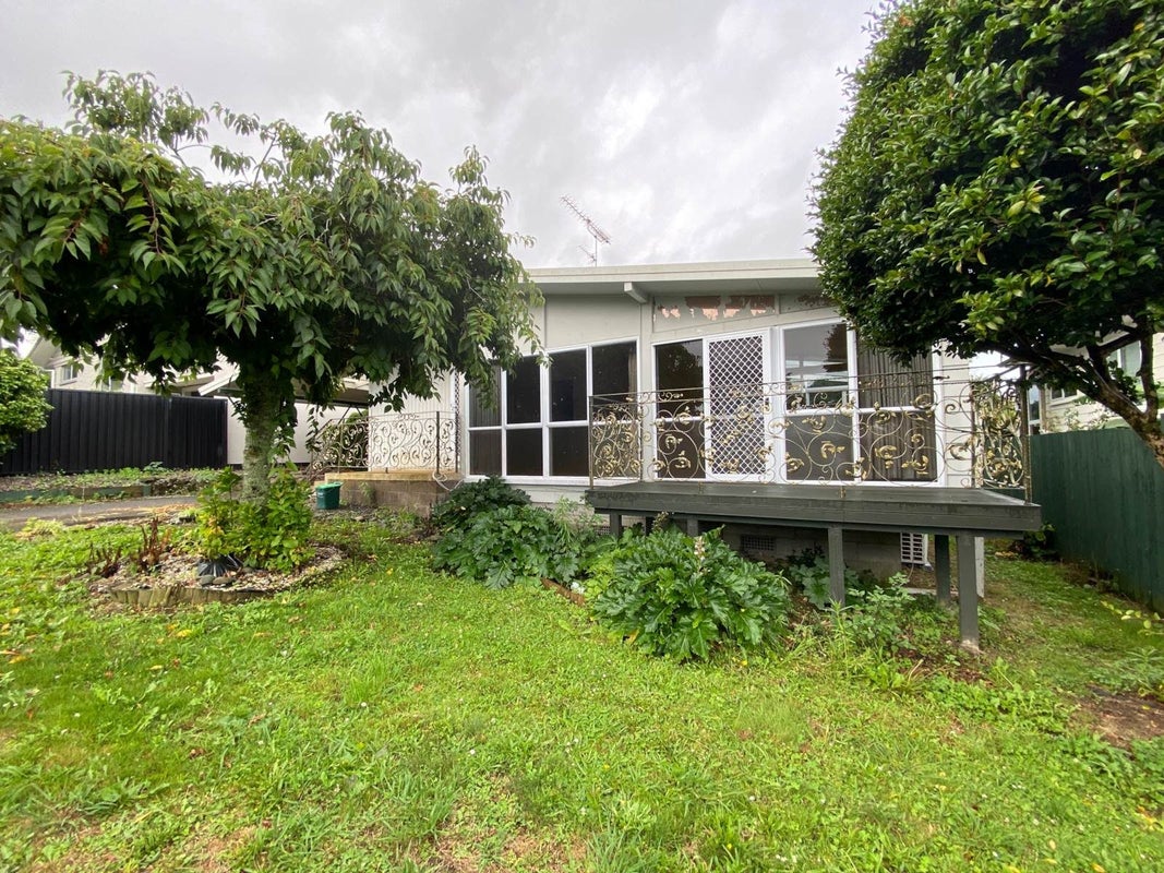 9 Stanaway Street, Hillcrest, Auckland - Carousel 1