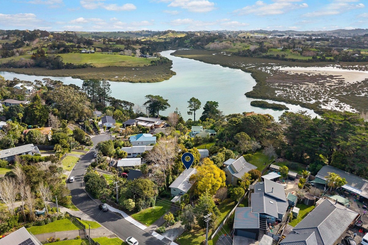 11 Poplar Road, Stanmore Bay, Whangaparaoa - Carousel 1