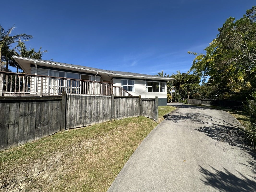1 Wakelin Road, Beachlands, Auckland - Carousel 1