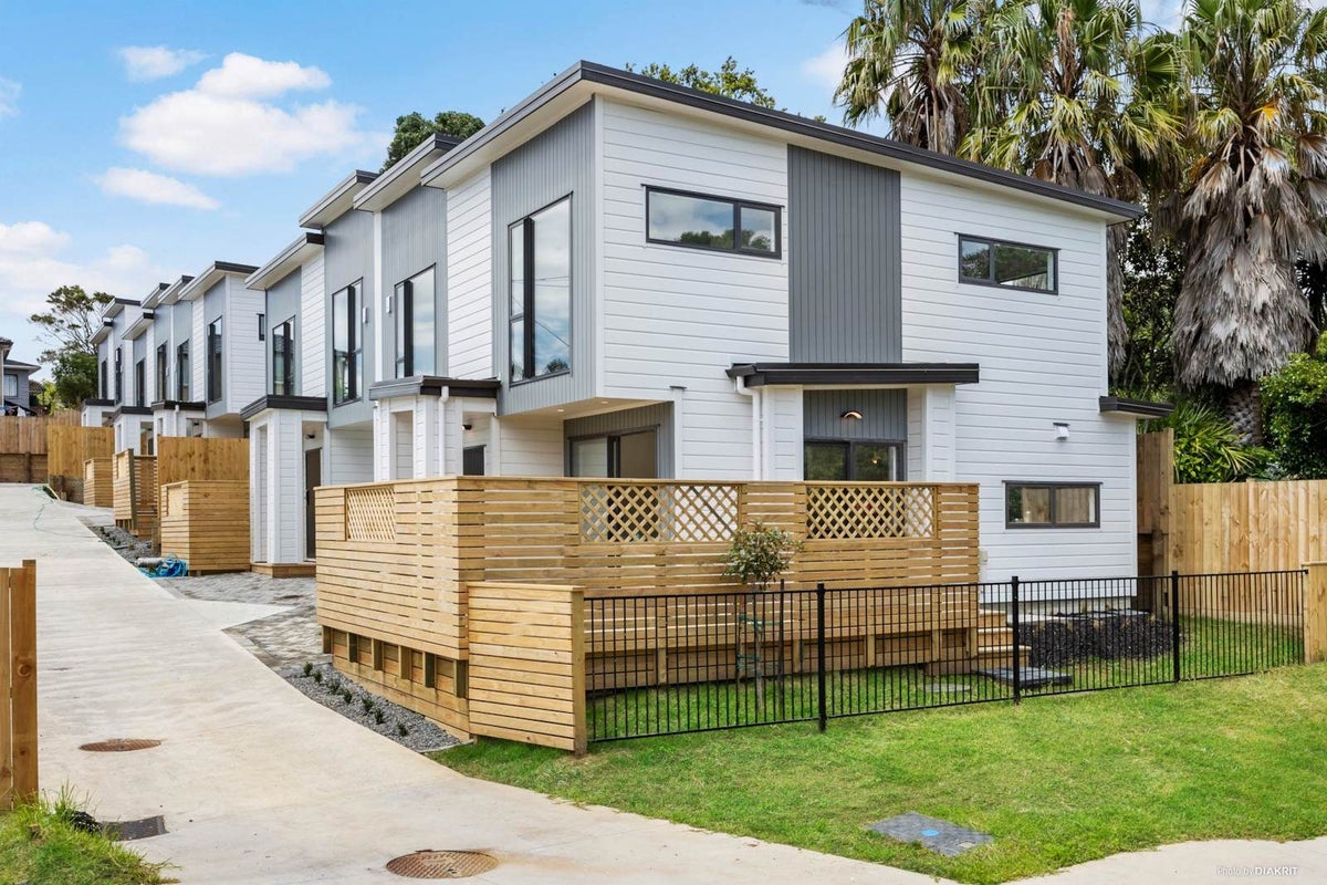 8A Neptune Avenue, Beach Haven, Auckland - Carousel 14