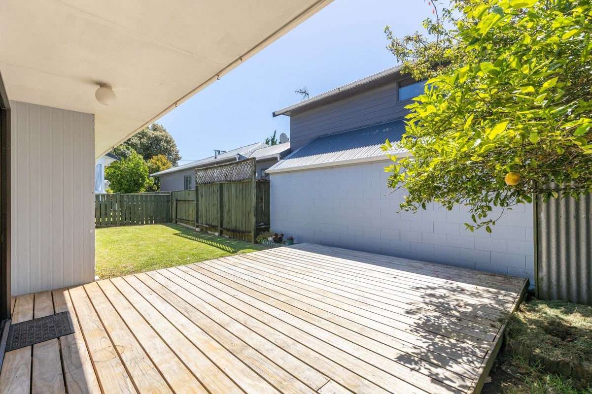 2/23 Record Street, Fitzroy, New Plymouth - Carousel 21
