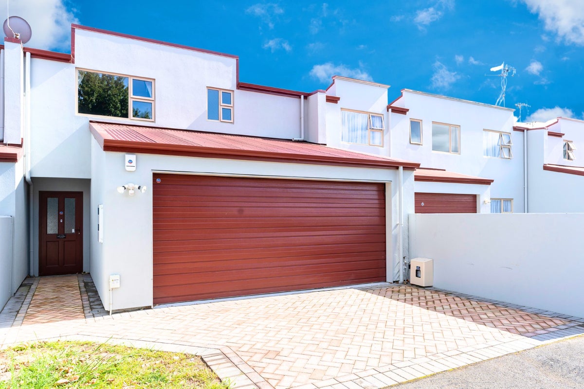 29B Claudelands Road, Hamilton East, Hamilton - Carousel 1