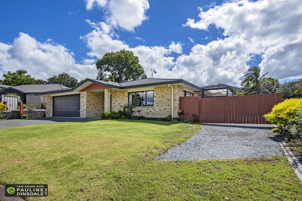4 Conifer Grove, Kamo, Whangarei - Carousel 1