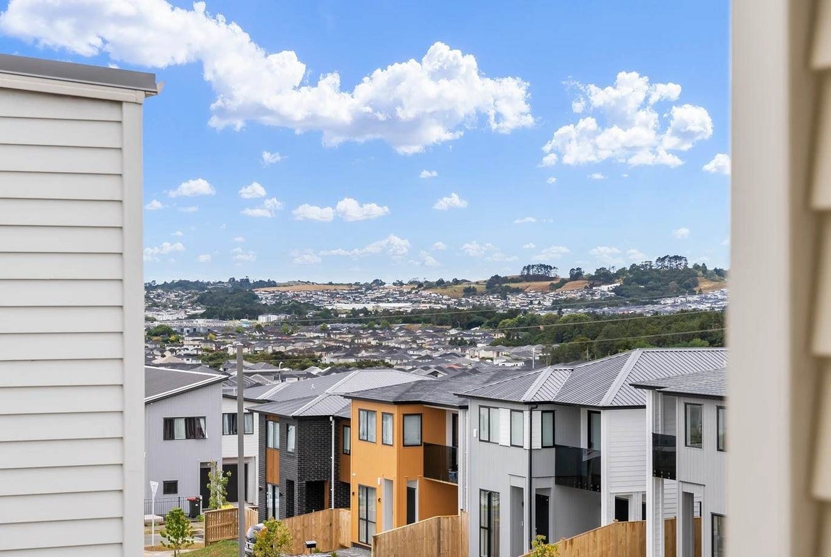 41 Adamson Road, Flat Bush, Auckland - Carousel 3