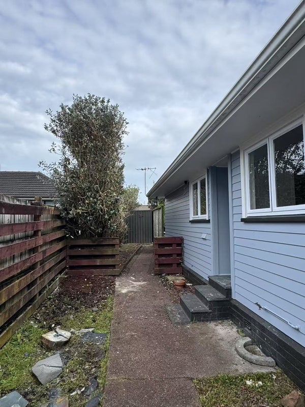 25 Moor Avenue, Te Atatu Peninsula, Auckland - Carousel 11