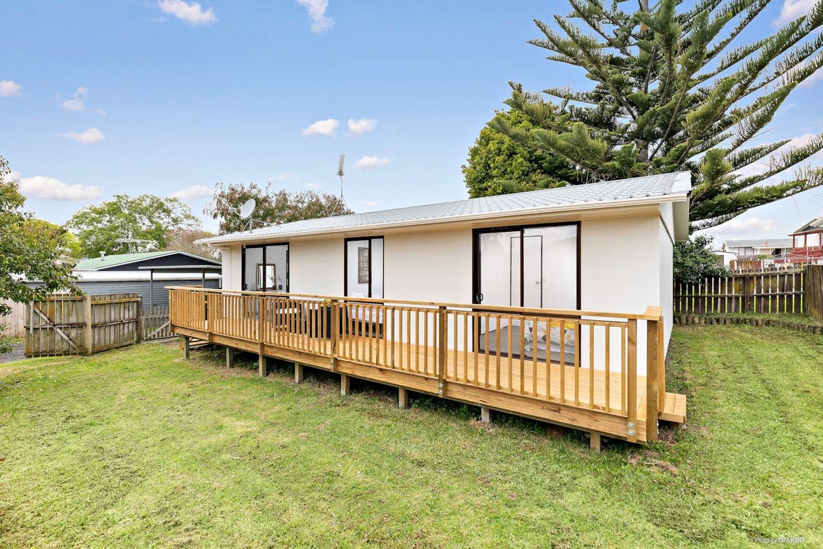 2/24 Nearco Street, Randwick Park, Auckland - Carousel 1