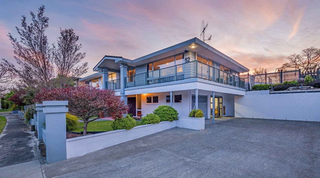 52 Wikiriwhi Crescent, Awapuni, Palmerston North - Carousel 1