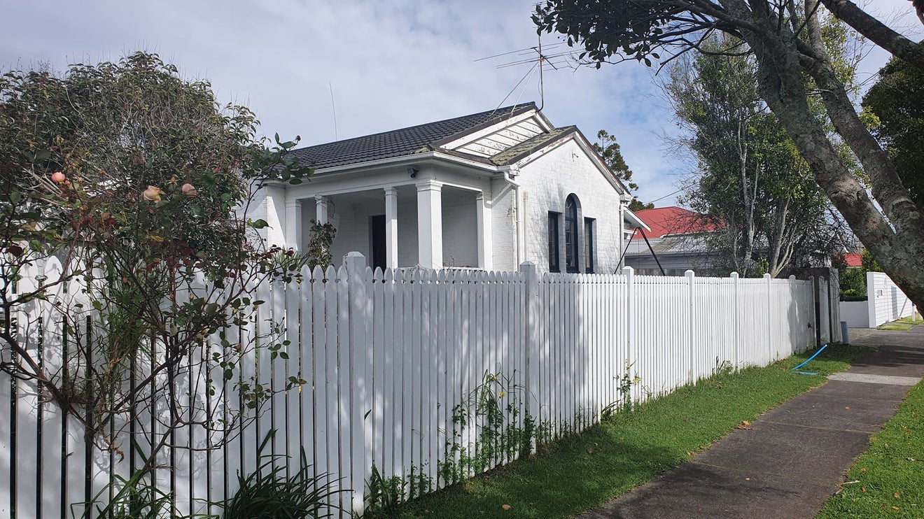 1/56 Beresford Street, Bayswater, Auckland - Carousel 1