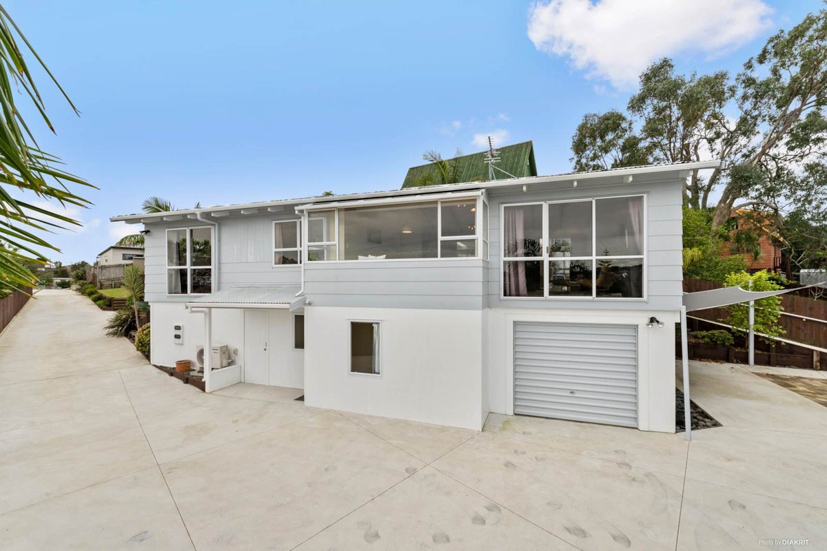 34 Brian Crescent, Stanmore Bay, Whangaparaoa - Carousel 1
