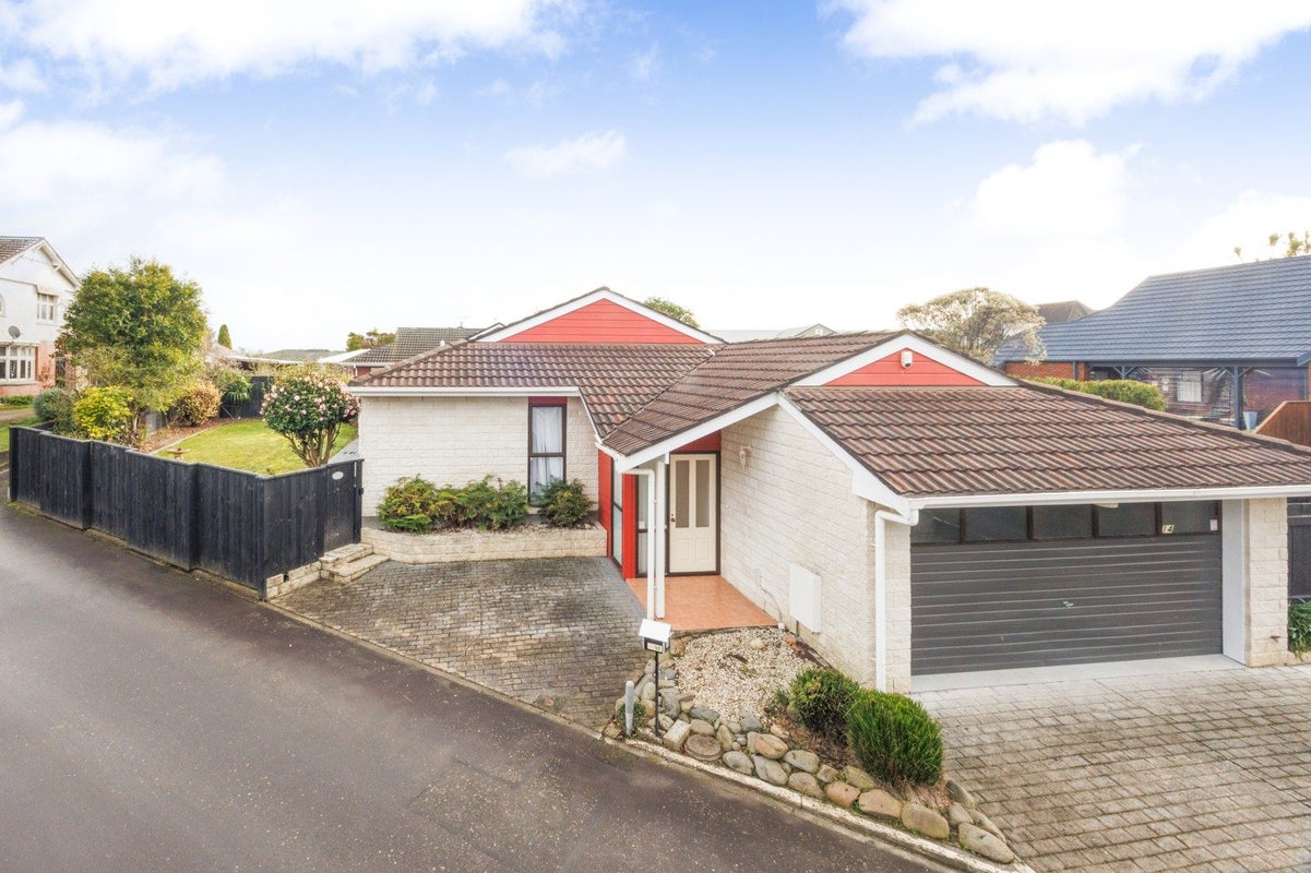 14 Fraser Court, Roslyn, Palmerston North - Carousel 2