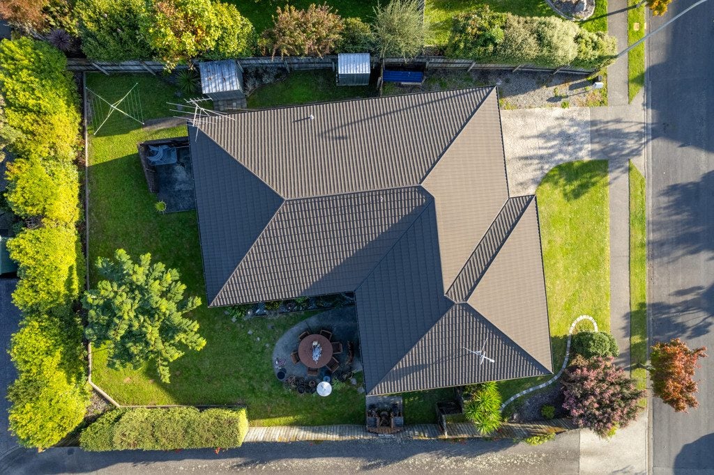 8 Maple Crescent, Richmond - Carousel 2