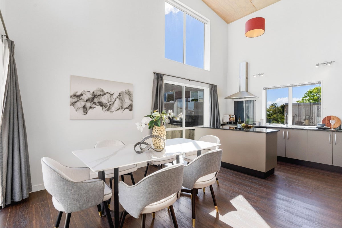 561B Glenfield Road, Glenfield, Auckland - Carousel 1