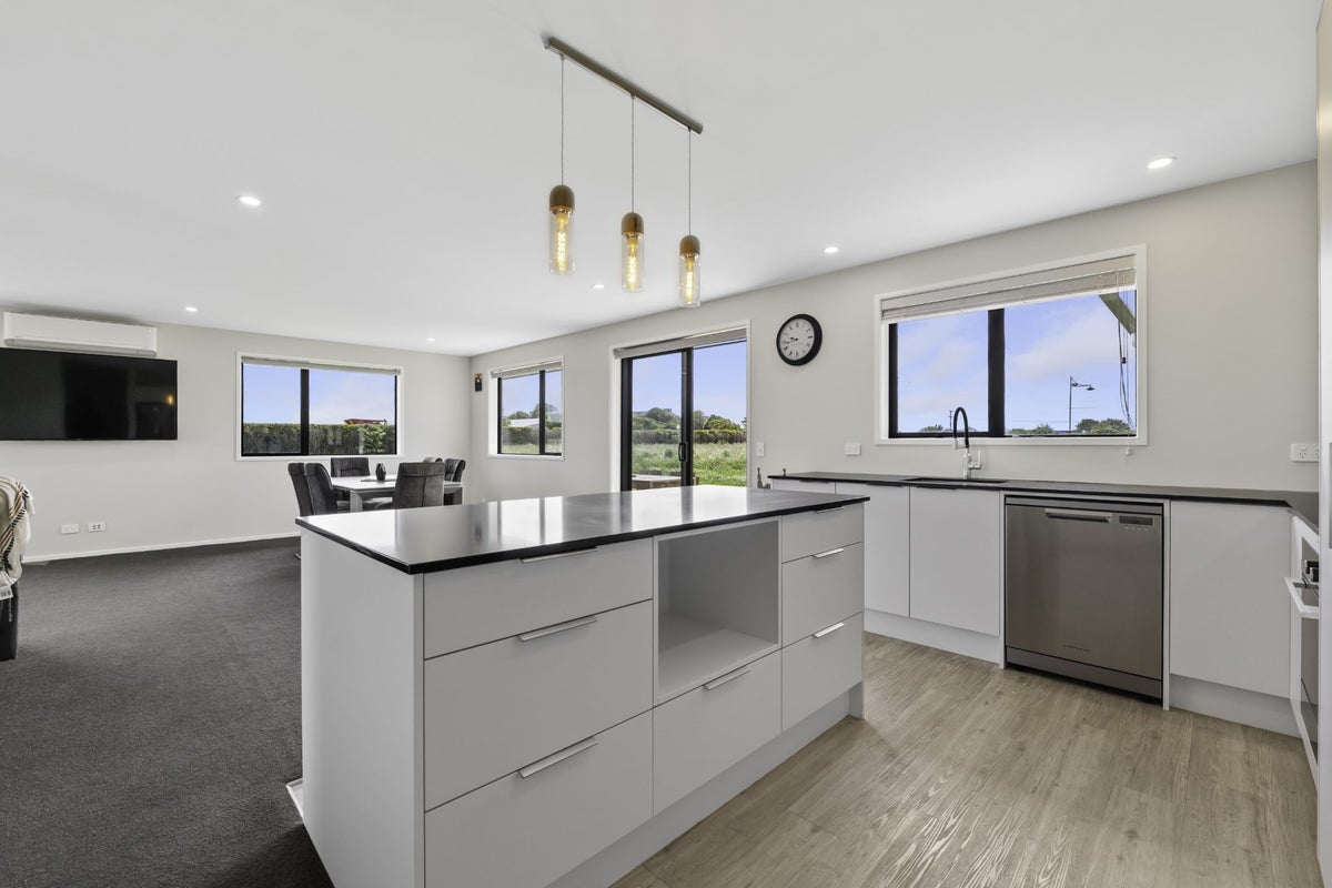 34 County Drive, Hawera - Carousel 2