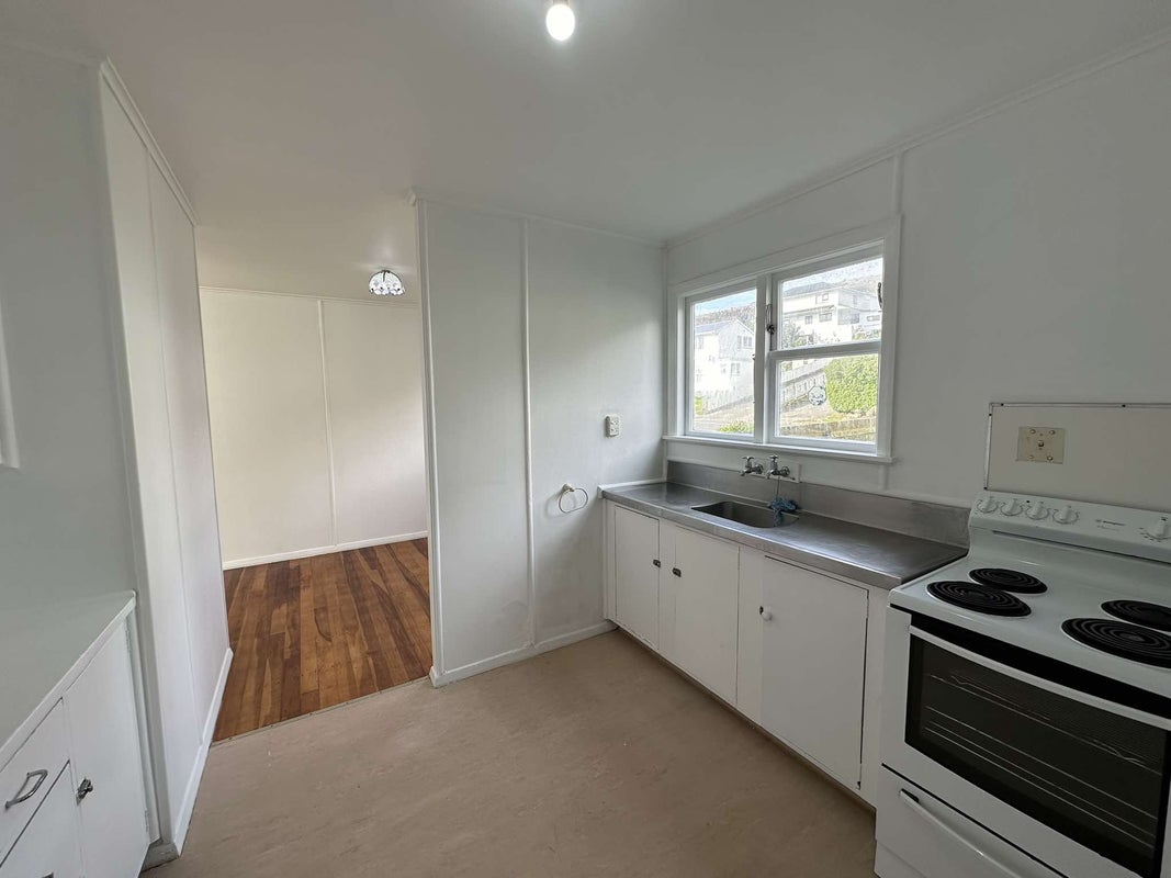 47 Waihora Crescent, Waitangirua, Porirua - Carousel 2