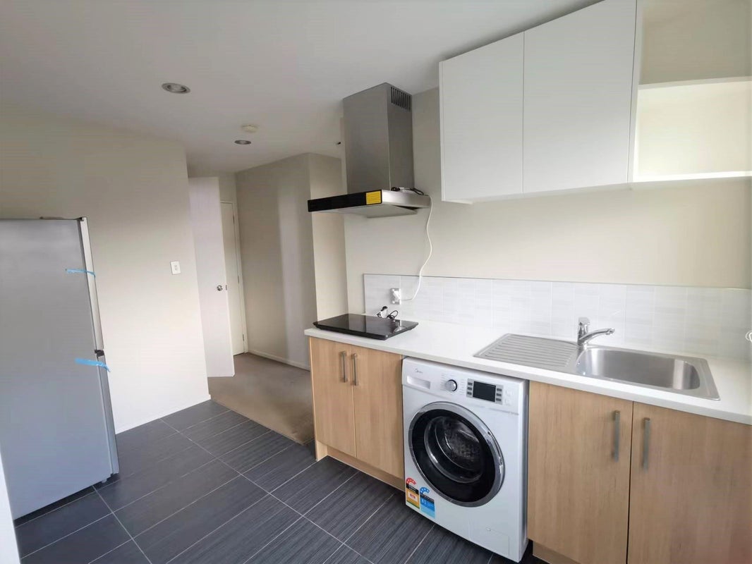22 Namsan Close, Fairview Heights, Auckland - Carousel 2