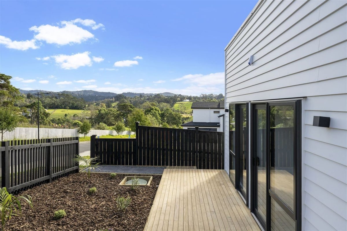 8 Bela Vista Boulevard, Swanson, Auckland - Carousel 2