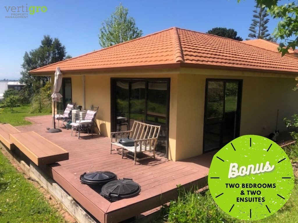 1121A Whangaparaoa Road, Tindalls Beach, Whangaparaoa - Carousel 1