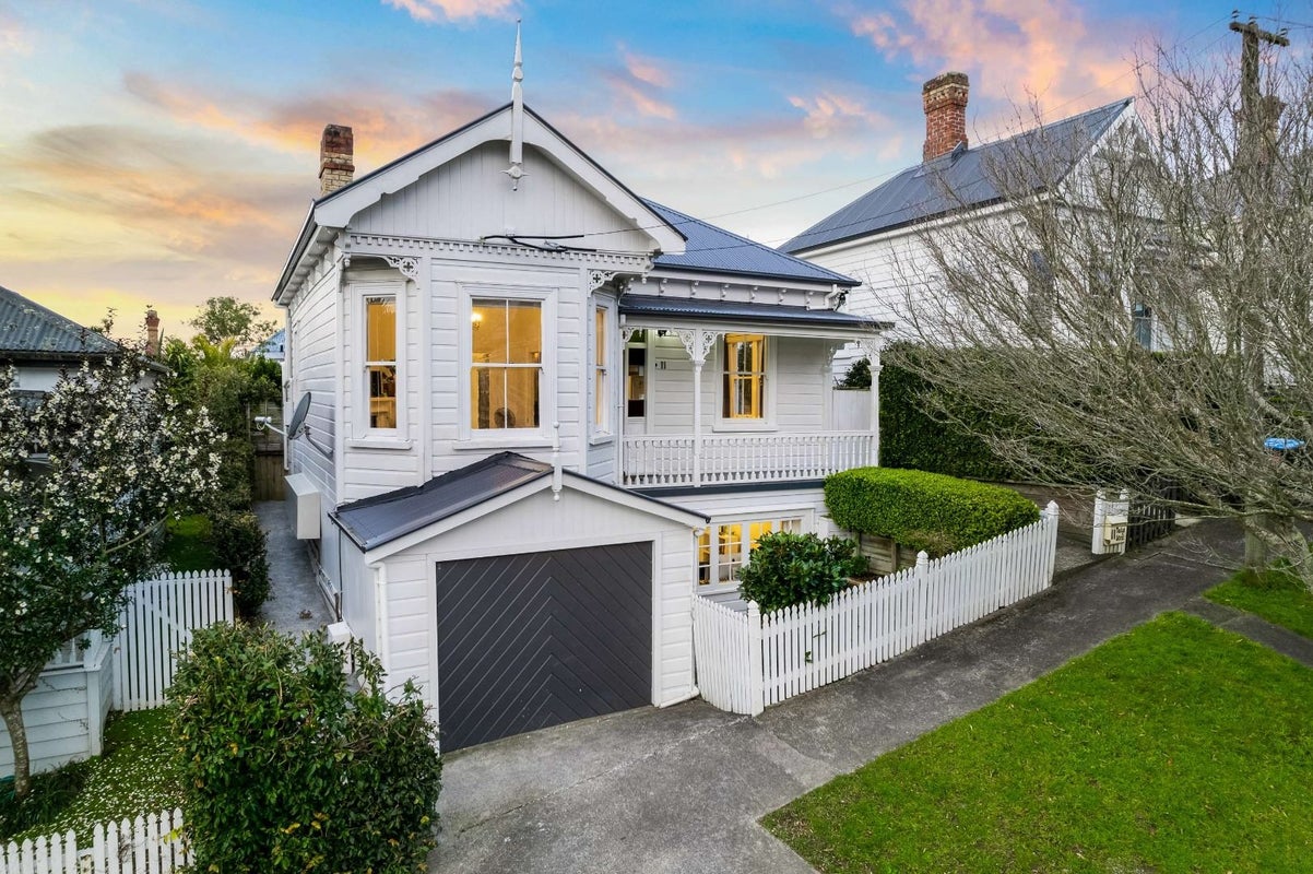 11 Mostyn Street, Kingsland, Auckland - Carousel 1