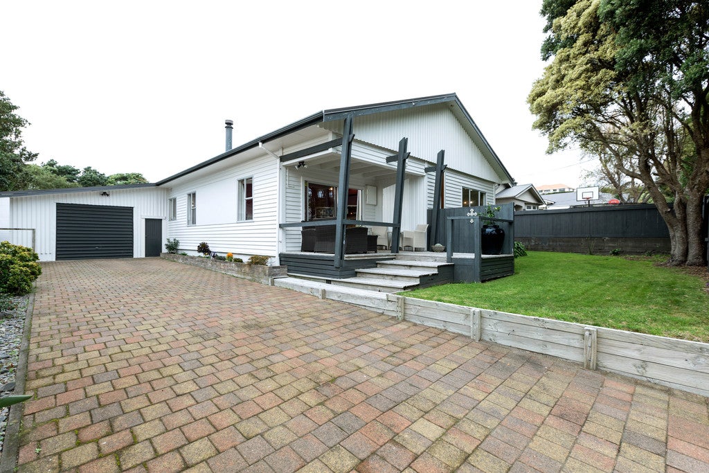 7 Peace Avenue, Moturoa, New Plymouth - Carousel 1