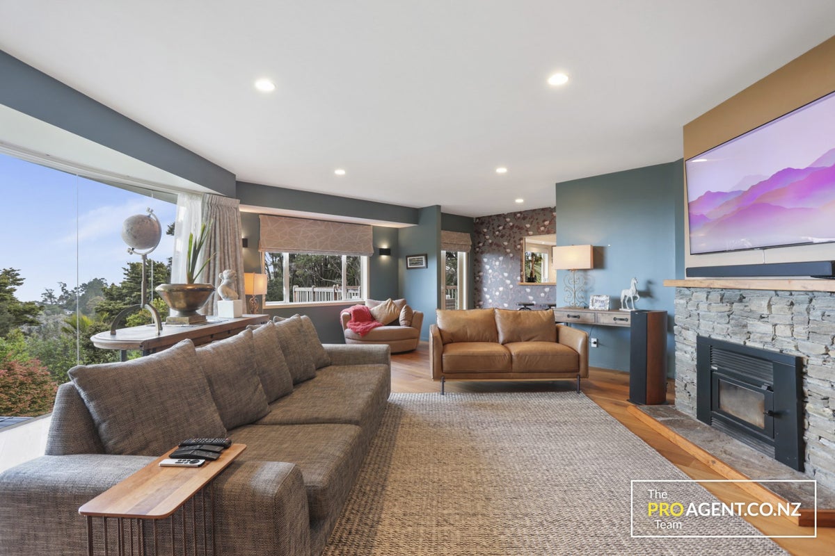 9H Laingholm Drive, Laingholm, Auckland - Carousel 2