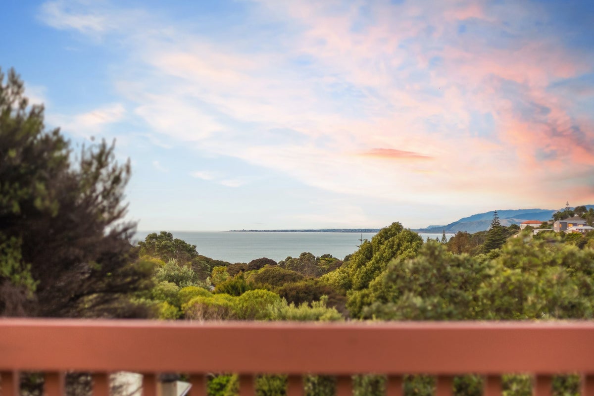 4 Te Kura Road, Pukerua Bay, Porirua - Carousel 1