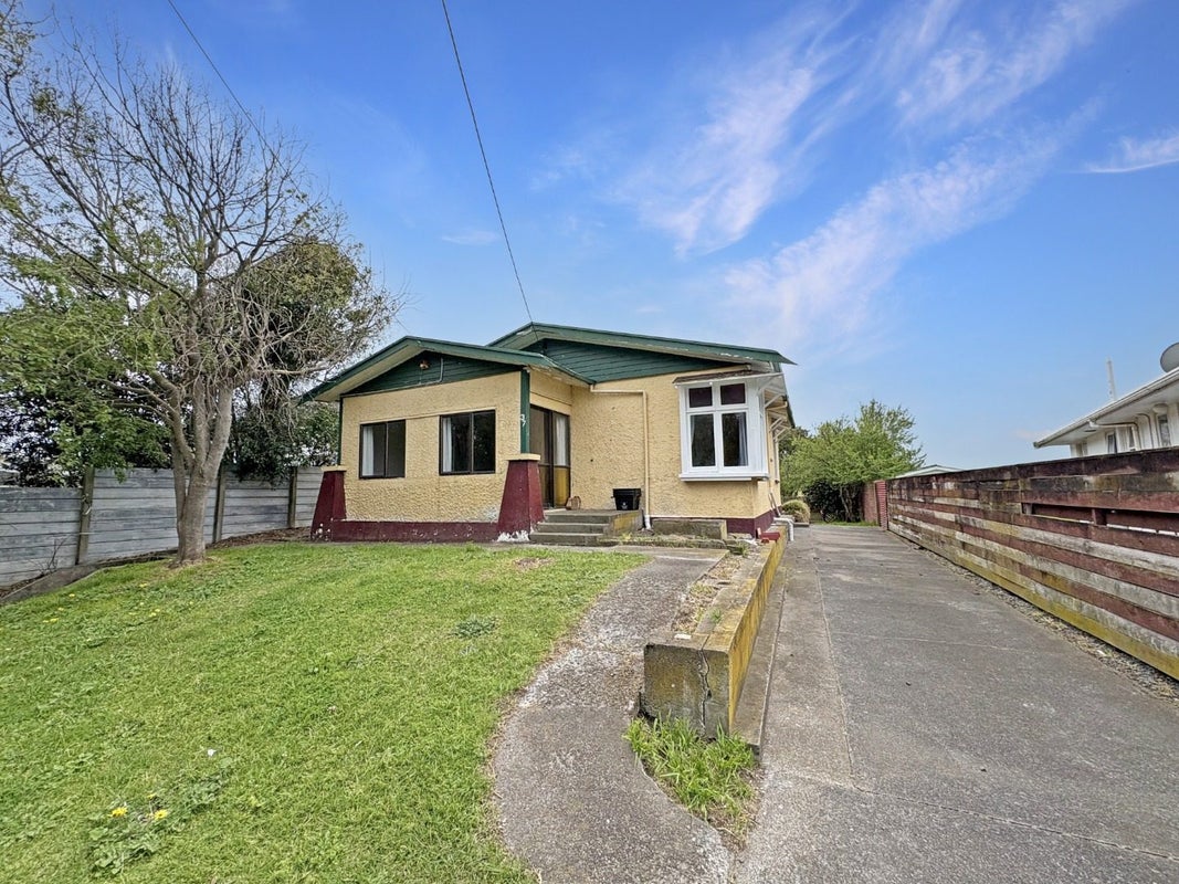 37 Manuka Street, Castlecliff, Whanganui - Carousel 1