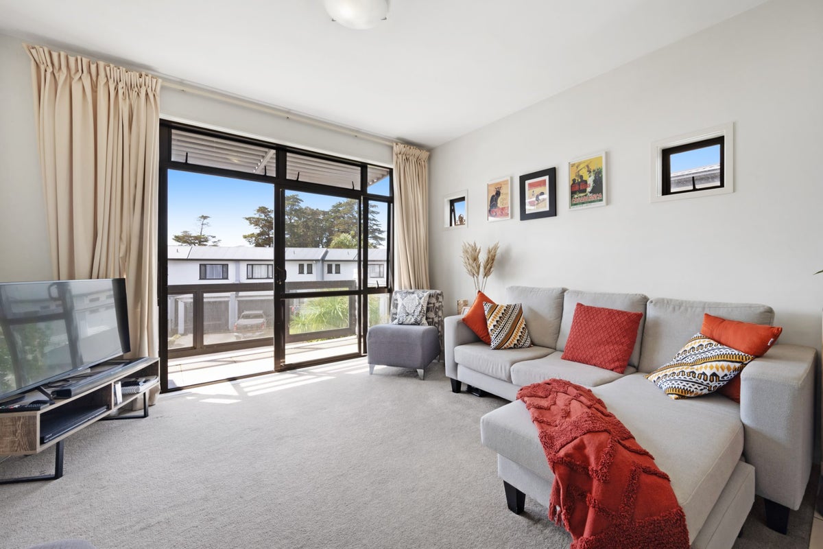 132/2 Armoy Drive, East Tamaki, Auckland - Carousel 1