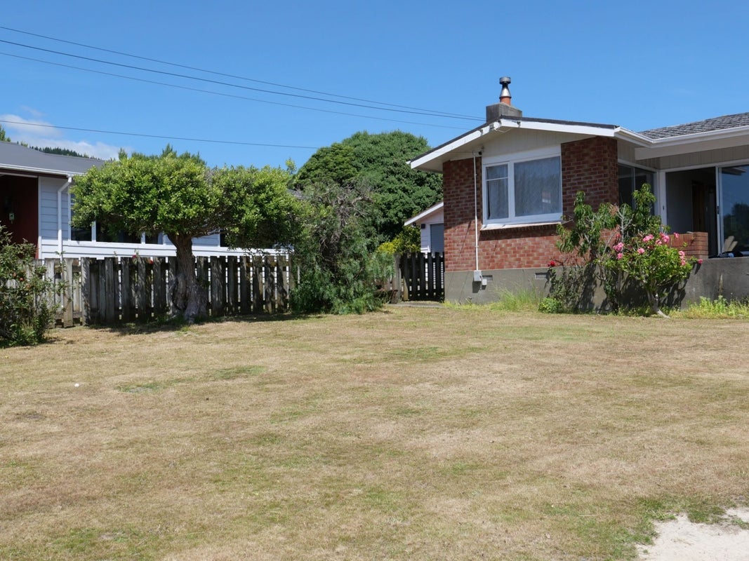 2 Piri Place, Glen Innes, Auckland - Carousel 2