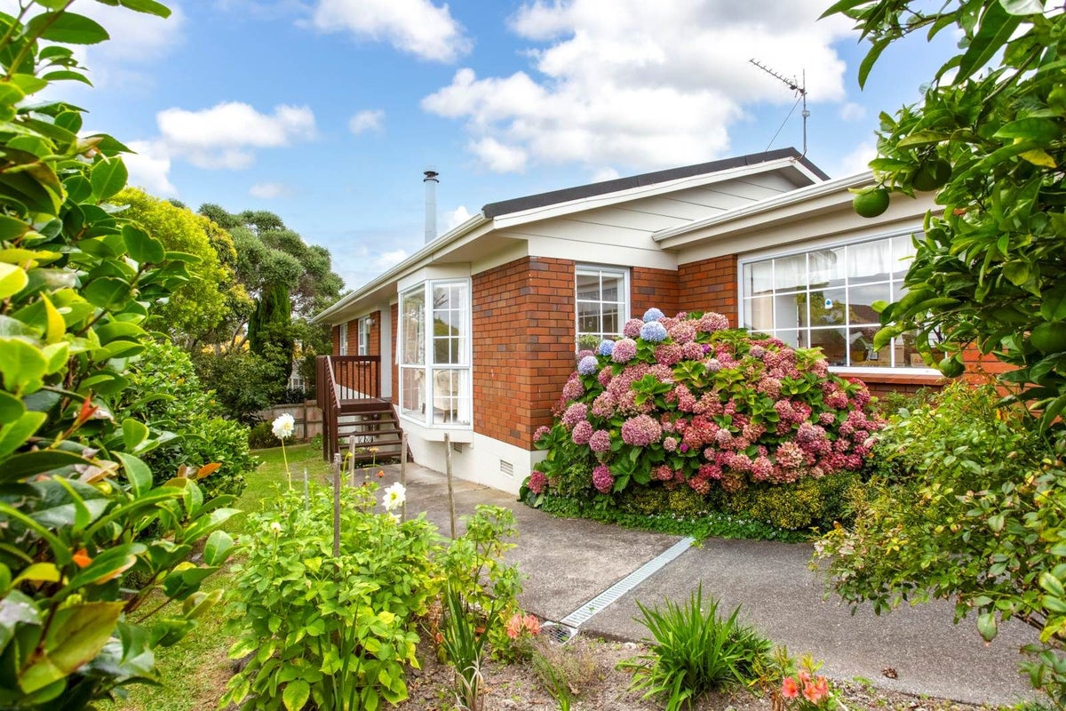 2/154 Deep Creek Road, Torbay, Auckland - Carousel 2