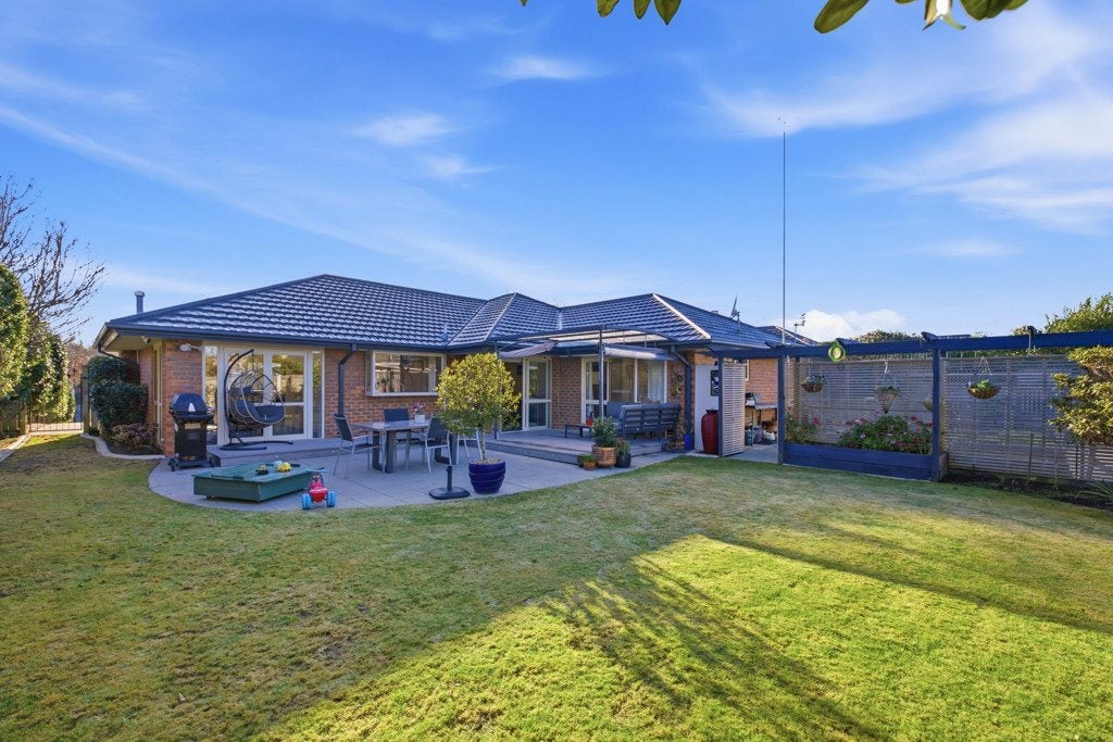 5 Creedon Glen, Casebrook, Christchurch - Carousel 2